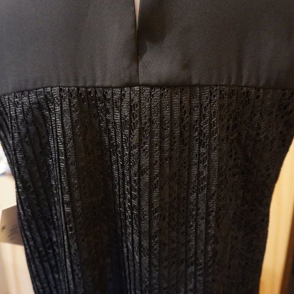 Ellen Tracy High Neck Sleeveless Blouse - Picture 4 of 6